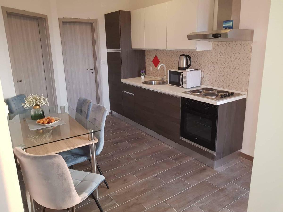 Apartmani Luce I Miho 宁 外观 照片