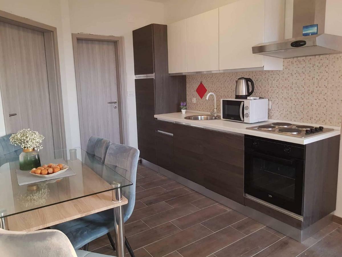 Apartmani Luce I Miho 宁 外观 照片